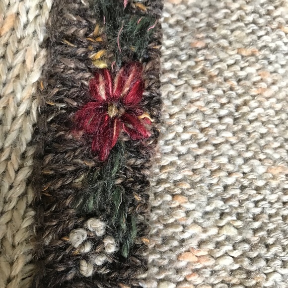 Graffiti Women’s Boho Knit Sweater Vest, Floral Detail - Picture 9 of 16